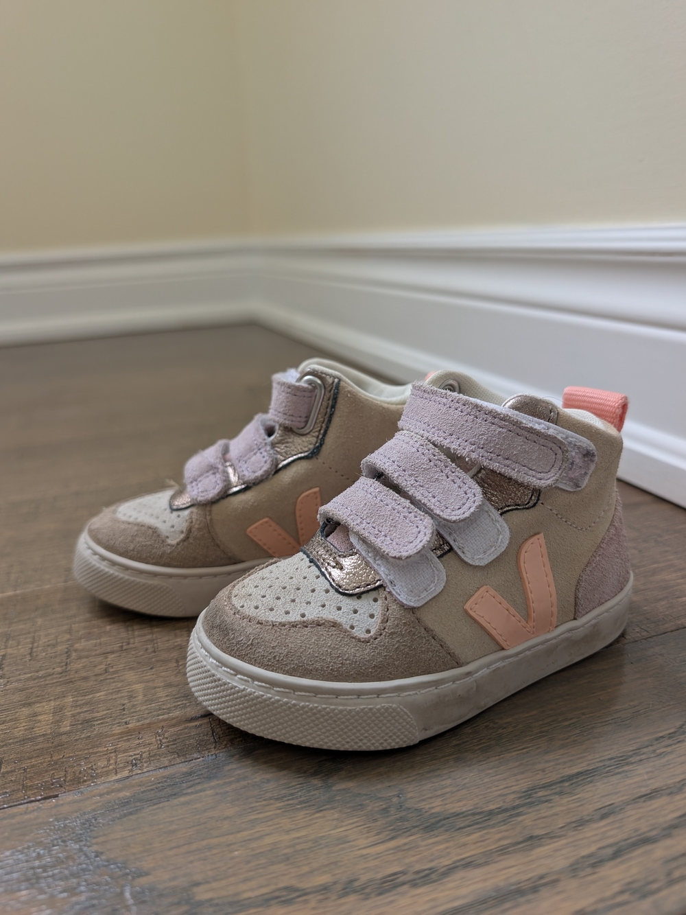 Veja Toddler Size 7 Shoes